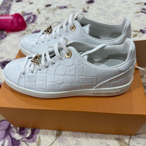 LOUIS VUITTON sneakers - Picture 2 of 7